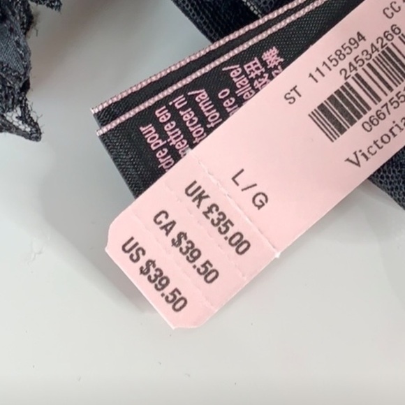 Victoria’s Secret Appliqué Panty - Picture 2 of 4